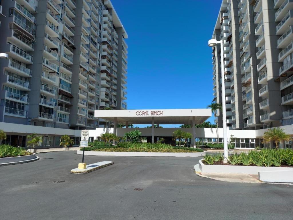 Steps From Foxwoods- Beachfront Retreat With Pools San Juan Exterior photo